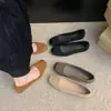 Sapatos Rasos Slip-On Estilo Coreano para Mulheres, Novidade Primavera 2024 Versáteis Sapatos de Camurça Estilo Vovó, Mocassins de Cano Baixo
