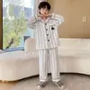 Pijama de algodón arrugado con cuello de solapa, diseño de dibujos animados, lindo, para primavera y otoño, nuevo estilo, conjunto de ropa de casa casual para niños medianos y grandes