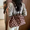 Bolsa de lunares de gran capacidad para mujer, nueva y moderna moda 2026, bolso de hombro versátil, bolsa tote de alta gama para el trabajo