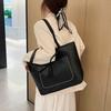 Bolso de hombro portátil con borlas de nuevo estilo 2023 bolso tejido retro de color liso bolso grande retro para mujer