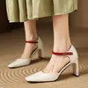 Qualidade de Chengdu, luxo leve, sapatos artesanais de alta qualidade a preços de pechincha! Salto alto de 8 cm em couro bovino de primeira camada que são confortáveis e estilosos
