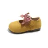 Zapatos de gamuza amarilla estilo coreano para niñas 2026 modelo nuevo primavera y otoño zapatos de princesa estilo Mary Jane ballet para niños pequeños