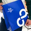 Celebridad de Internet Bolso Llamativo Azul Klein Bolso de Abrazo de Gama Alta Bolso de Mano de Taza de Papel para Panadería Bolsa de Papel Logo Personalizado