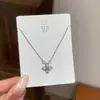 Collar vintage de trébol de cuatro hojas para mujer, lujo ligero, nicho de alta gama, exquisita cadena para clavícula, joyería versátil y elegante para el día a día