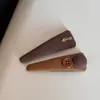 Pinza para el Pelo Lateral con Letra Botón Color Café Otoño e Invierno, Pinza Bb de Alta Gama y Exquisita, Pinza Pequeña Moda y Versátil Accesorio para el Cabello