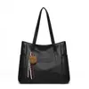 Bolso Tote de Moda Nuevo para Mujer, Gran Capacidad, Versátil para el Trabajo Diario, Estilo Vintage, Sensación de Alta Calidad, Bolso de Mano y Bolso de Hombro con Colgante