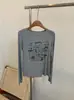 Nova Camiseta Lyocell Tencel Primavera/Verão 2026 para Mulheres com Estampa de Letras, Proteção Solar, Corte Justo, Manga Longa, Top Fino