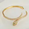 Distrito Lu Joyería de Moda Transfronteriza Ojo Verde Geometría Serpiente Pequeña Pulsera Abierta Pulsera de Circonita Micro Venta al por Mayor de Fábrica