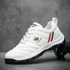 Atacado 2024 nova primavera, verão, outono e inverno Sapatos de negócios em PU Tênis Joker Sapatos casuais Joker Tênis de corrida masculinos