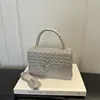 2026 Único Estilo Casual Otoño Nuevo Simple Retro Moderno Chic Bolso Cuadrado Pequeño de Hombro Cruzado de Mano
