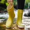 2026 Botas de Lluvia de Media Caña Transfronterizas para Pareja Estilo Coreano para Mujer Calzado Exterior Versátil Impermeable Zapatos de Camping Impermeables Zapatos de Goma Antideslizantes para Hombre