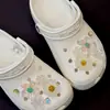 Sapatos Brancos Perfurados Compatíveis com Incríveis Pingentes de Sapato com Pedrarias Fivelas de Sapato de Alto Padrão Dopamina Acessórios de Sapato de Nicho DIY Destacáveis