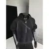 Sudadera con medio cierre y cuello alto en color blanco y gris para hombre, sudadera con capucha de peso pesado de retazos deconstruidos para otoño, ropa exterior de corte limpio para hombre