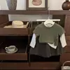 Nova T-shirt de Algodão Canelado com Bolinhas Estilo Coreano Falso Duas Peças para Meninas Outono 2026, Manga Longa para Crianças Pequenas, Estilo Outono/Primavera Volta às Aulas
