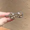 Presilha de Cabelo Luxuosa e Sofisticada com Laço de Strass Super Brilhante, Presilha Bico de Pato para Mulheres, Acessório de Cabelo para Testa e Franja