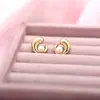 Brincos de Pérola de Água Doce em Forma de C de Luxo Leve Estilo Francês com Agulhas de Prata S925, Design Curvo Simples que Envolve as Pérolas