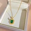 Collar de Acero de Titanio con Colgante de Estrella Esmeralda Irregular para Mujer Cadena de Clavícula Versátil de Moda Full Diamante Joyería Elegante de Lujo Ligero