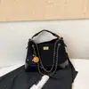 Bolso pequeño de cadena acolchado estilo Chanel con patrón de rombos, un bolso de axila vintage versátil y único, un bolso de mano delicado que se puede llevar en la mano o cruzar sobre el cuerpo