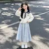 Conjunto de dos piezas para niña: una sudadera con cuello de muñeca y una falda midi de moda con lazo, perfecta para principios de otoño, adecuada para la escuela