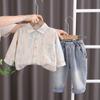 Otoño 2024 nueva camisa retro de solapa para niños traje de manga larga pantalones vaqueros casuales para niños conjunto de dos piezas