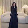 Vestido Longo de Manga Comprida Estilo Chinês de Outono com Gola Alta, Fechamento por Botões, Toque de Luxo, Cintura Marcada, Emagrecedor, Modelo Evasê Floral Longo para Mulheres