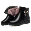 Botas de invierno para mamá, planas para mujer, antideslizantes, con forro de felpa engrosado, cálidas y cómodas, de algodón, para mujeres de mediana edad y mayores, con suelas suaves y materiales de cuero y algodón
