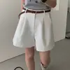 Shorts largos de comprimento 3/4, de cintura alta, que cobrem os quadris e afinam o corpo, para mulheres, novo estilo da primavera de 2026, estilo old money, shorts de terno preto e branco minimalista francês