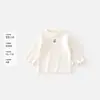 Camiseta básica de manga comprida para bebê com acabamento franzido, estilo coreano, para meninas, top de outono, para o dia a dia, cor sólida, versátil, camada interna básica