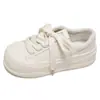 Zapatillas blancas de suela gruesa de moda populares para aumentar la altura para mujer, 2026 nuevo verano versátil de caña baja casual board shoes