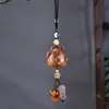 Madeira de nogueira criativa incrustada com pingentes de cachorro em formato de lingote esculpido, um pingente de chaveiro, um acessório de bolsa, um artesanato em madeira, fofo e divertido