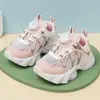 Zapatillas Deportivas para Niñas Estudiantes, Temporada Primavera/Verano 2026, Malla Transpirable, Hebilla Giratoria, Zapatos de Papá, Zapatillas para Correr para Niños Mayores