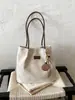 Nuevo bolso de mano pequeño estilo retro minimalista para otoño e invierno, bolso de hombro de moda, bolso de axila, bolso para mujer, que irradia un ambiente sofisticado y elegante, bolso tote