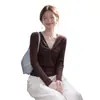 Suéter de punto de cuello redondo con mangas largas retorcidas de rayas verticales para otoño e invierno para mujer, principios de otoño, súper caliente, nicho, estilo único, top