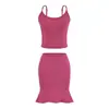 Conjunto de Atuendo Puramente Atractivo para Mujer: Look de Chica Sexy Caliente de Verano con Encanto Deslumbrante, Presentando un Conjunto de Dos Piezas con Top Camisola y Falda Bodycon