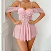 Elegante y seductor camisón de princesa estilo ruso con un diseño tridimensional de malla floral, caracterizado por mangas fuera del hombro, mangas abullonadas y aros para un look sensual y juguetón.