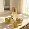 Frascos cosméticos quadrados de alta qualidade na cor âmbar dourado, frascos para loção e creme, conjunto completo de materiais de embalagem disponível em estoque, amostras grátis disponíveis