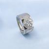 Versión coreana de anillo con microincrustaciones en vivo venta al por mayor de diamantes dominante chorro de arena moissanita anillo grande para hombre una generación de cabello