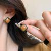 Pendientes retro cuadrados de colores contrastantes de estilo coreano, moda de nicho, sentido de alta gama, elegantes pendientes únicos con gotas de aceite, joyería simple para las orejas.