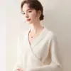 Bai Cai Rong Temperamento Elegante Suave Malha de Caxemira Engrossada Cruzada Decote em V Macia Quente Base Slimming