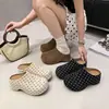 Mules Birkenstock estilo fechado com sola grossa para mulheres, adequadas para uso externo, novo modelo de outono 06, sapatos Birkenstock slip-on populares retrô que aumentam a altura