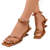 Sandálias 2026 Novas Marrons de Tira Única Salto Irregular Bico Aberto Bico Quadrado Fivela Sapatos Femininos Fornecimento Exclusivo de E-commerce Transfronteiriço