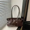 Cinto de couro transfronteiriço estiloso com rebite novo estilo versão coreana temperamento outono e inverno bolsa de mão casual de grande capacidade bolsa de ombro feminina