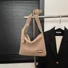 Bolsa de Pelúcia Estilo Preguiçoso de Comércio Exterior para Mulheres 2025 Nova Bolsa de Ombro Versátil Casual Bolsa Transversal Tote Estilo Western de Nicho