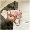 Bolsa Quadrada Pequena Super Quente com Padrão de Losangos para Mulheres Verão 2026 Nova Bolsa de Corrente Sensação de Alto Padrão Bolsa de Ombro Único Transversal Bolsa Pequena Bolsa para Celular