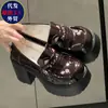 Mocassins estilosos e fofos para usar ao ar livre, novo estilo primavera/verão 2026, salto alto plataforma, bico redondo, que aumenta a altura, sapatos pequenos de couro estilo JK japonês