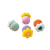Brinquedo para gatinhos para autoentretenimento, apresentando flores coloridas, corda de algodão que induz dopamina, uma bola para morder, um guizo que faz barulho, e projetado para ajudar a gastar energia