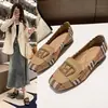 Mocasines Planos Zapatos de Mujer 2025 Otoño Nuevo Tacón Grueso Elegantes Versátiles Aroma Pequeño Zapatos de Mujer Zapatos de Tacón Bajo