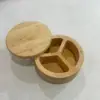 Caja de sal de madera de bambú con cuchara, tarro de especias de cocina, tapa giratoria magnética, caja de condimentos de madera maciza, juego de recipientes para condimentos para el hogar