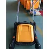 Equipo de barrido de basura corrosiva Máquina de limpieza de pisos de empuje manual Barredora plegable para lugares de eventos