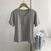 Camiseta com Botões Falsos na Gola Manga Curta Design Moderno Estilo Coreano Manga Curta 100% Algodão Slim Fit Emagrecedor Versátil para Mulheres